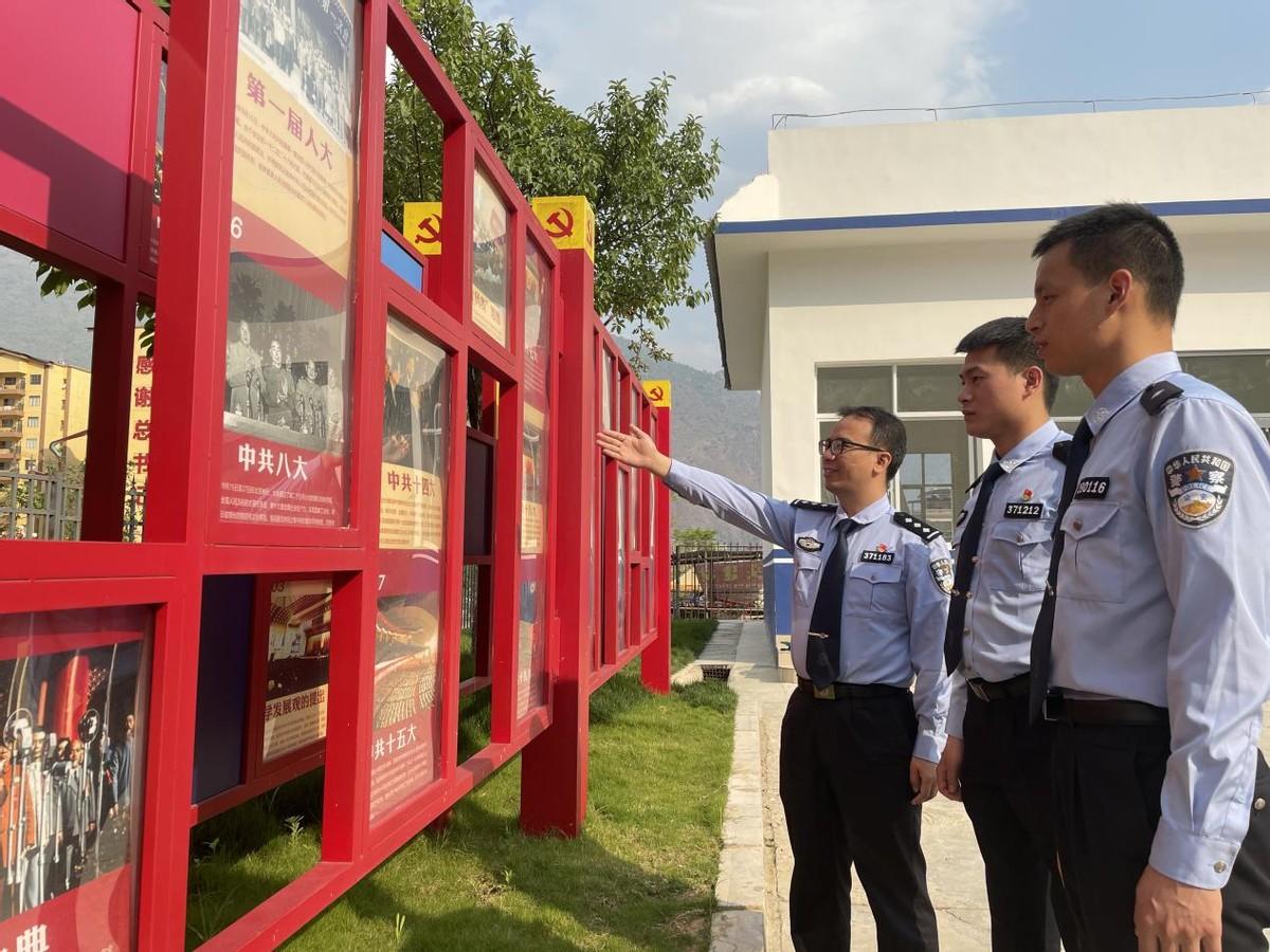 2016年度警民共融暖心瞬间集锦